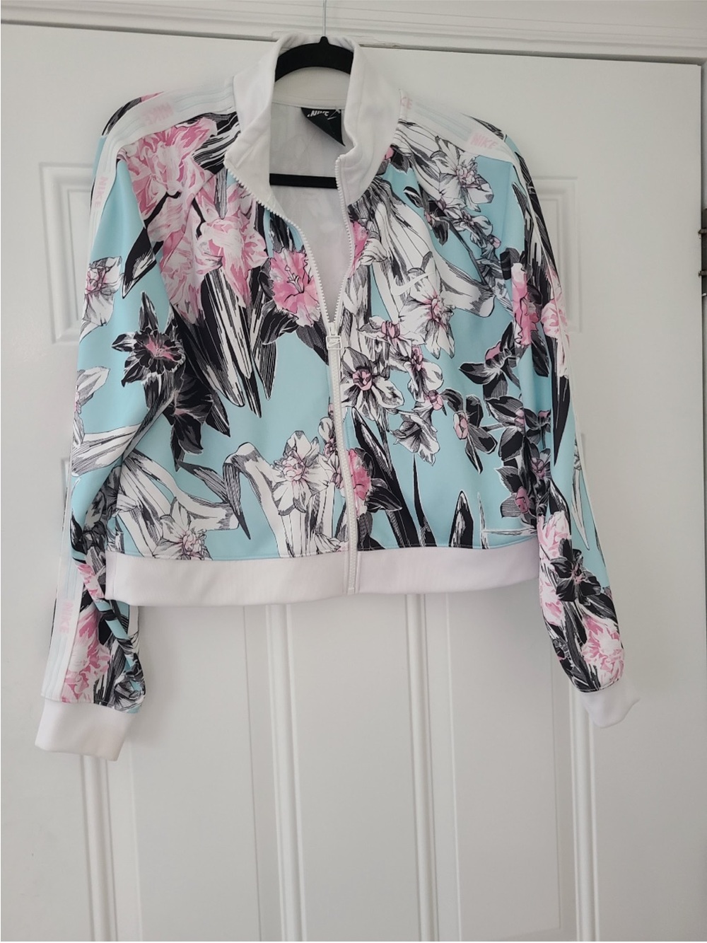 Nike Women's Floral Jacket - Pink and Black in Size L - Picture 5 of 5